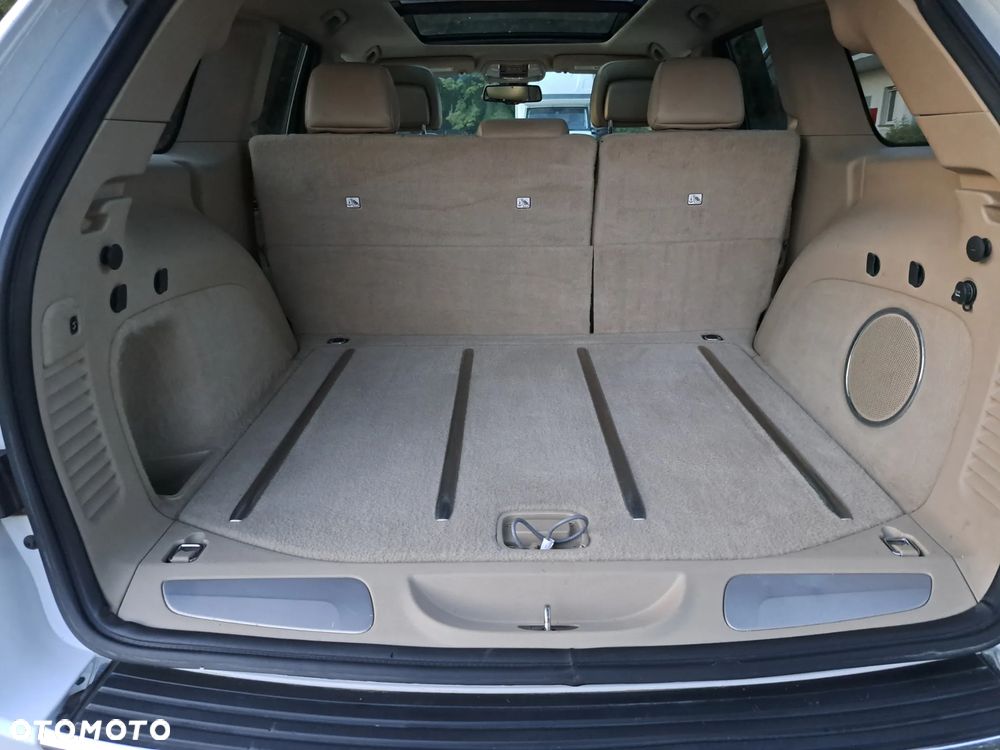 Jeep Grand Cherokee - 16
