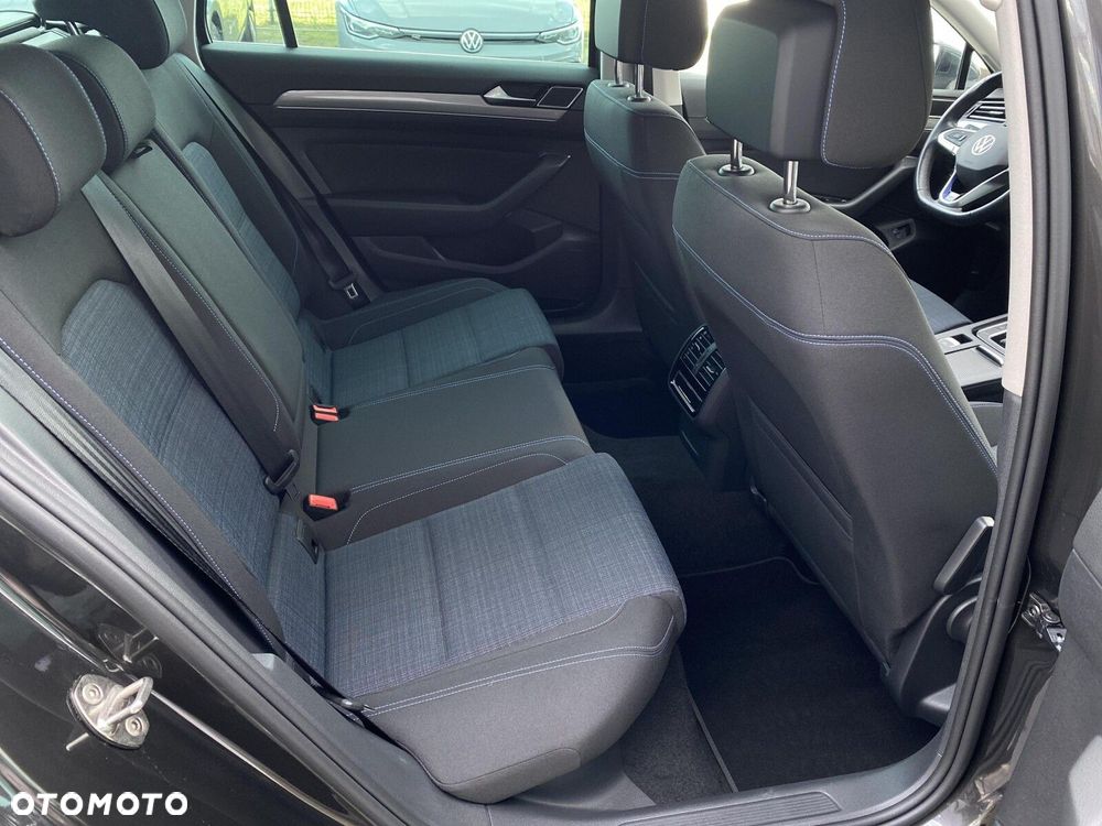Volkswagen Passat - 35