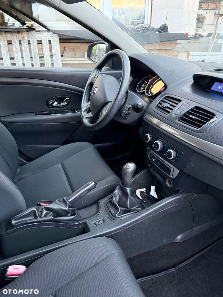 Renault Megane dCi 90 FAP Paris - 3