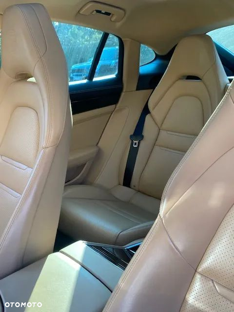 Porsche Panamera 4 E-Hybrid - 17
