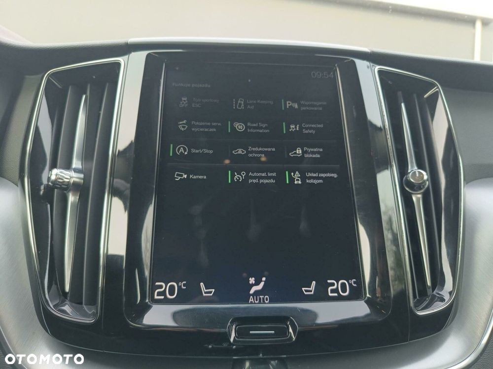 Volvo XC 60 T4 Momentum Pro - 24