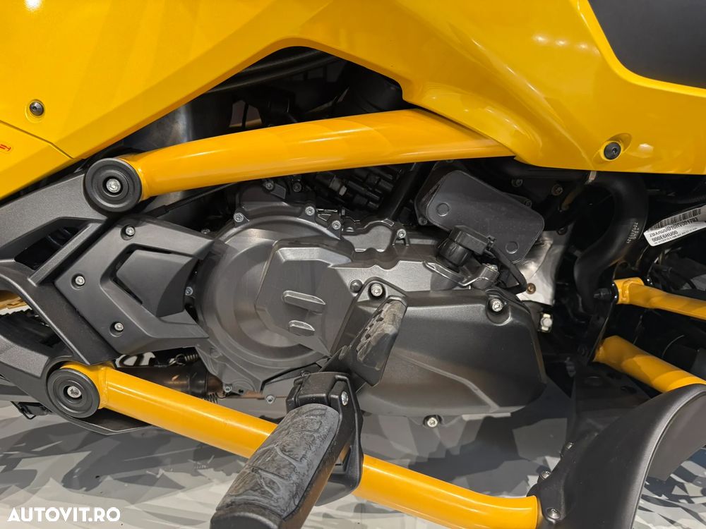 Can-Am Spyder - 15