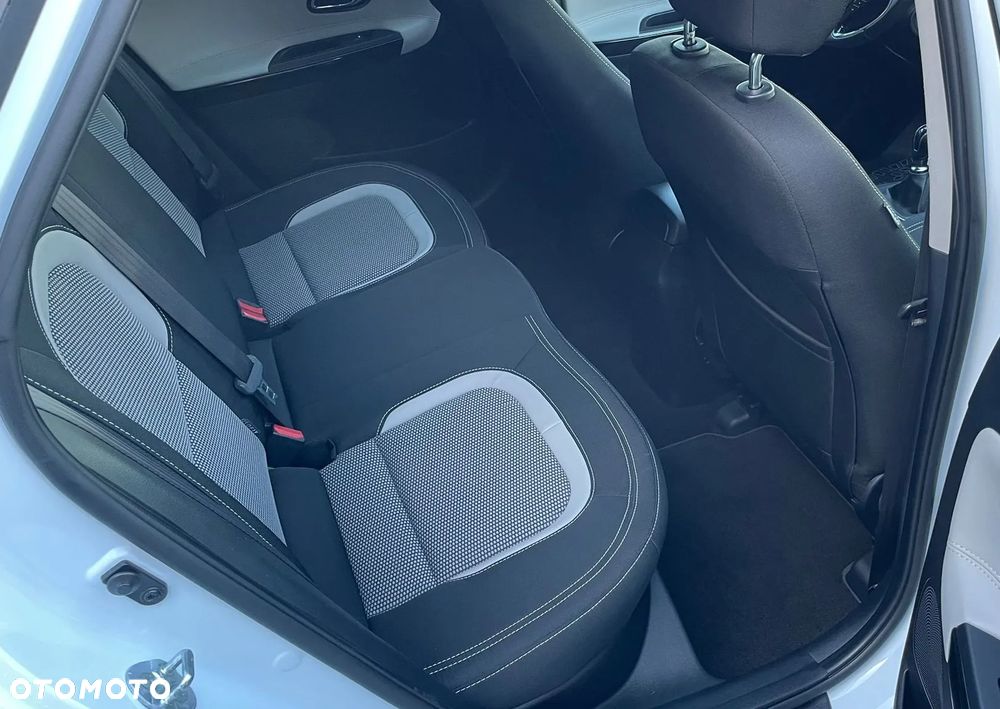 Kia Ceed - 10