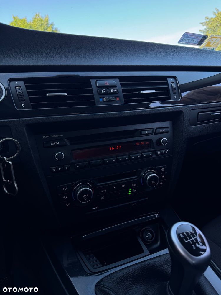 BMW Seria 3 318d - 23
