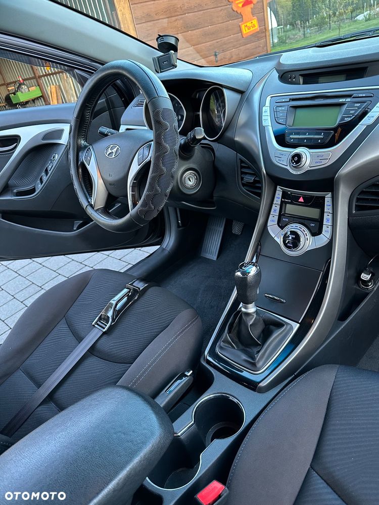 Hyundai Elantra 1.6 Comfort - 26
