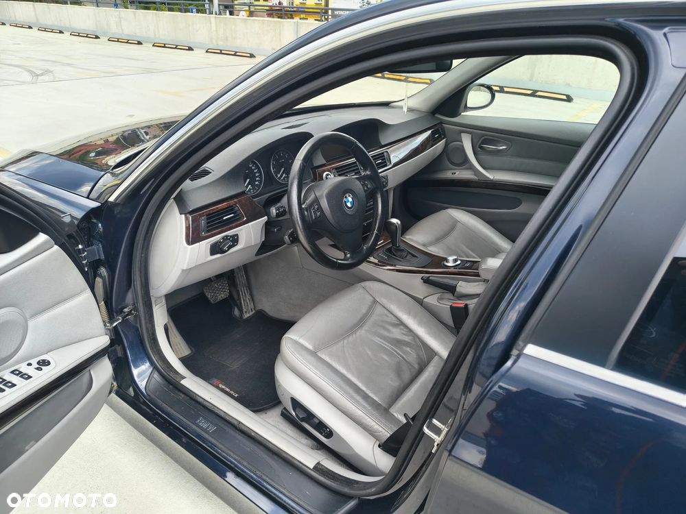 BMW Seria 3 330xi - 22