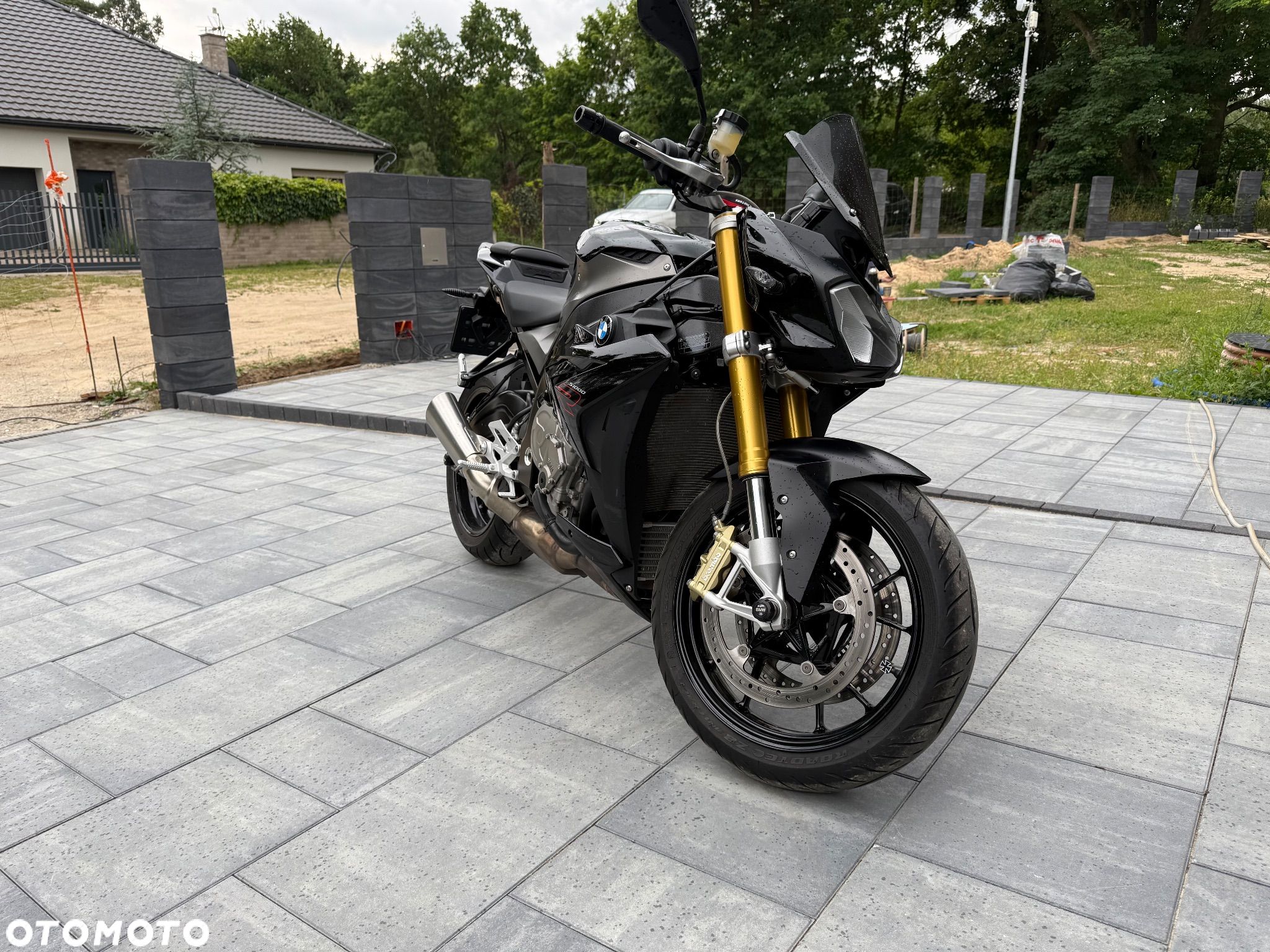 BMW S - 1