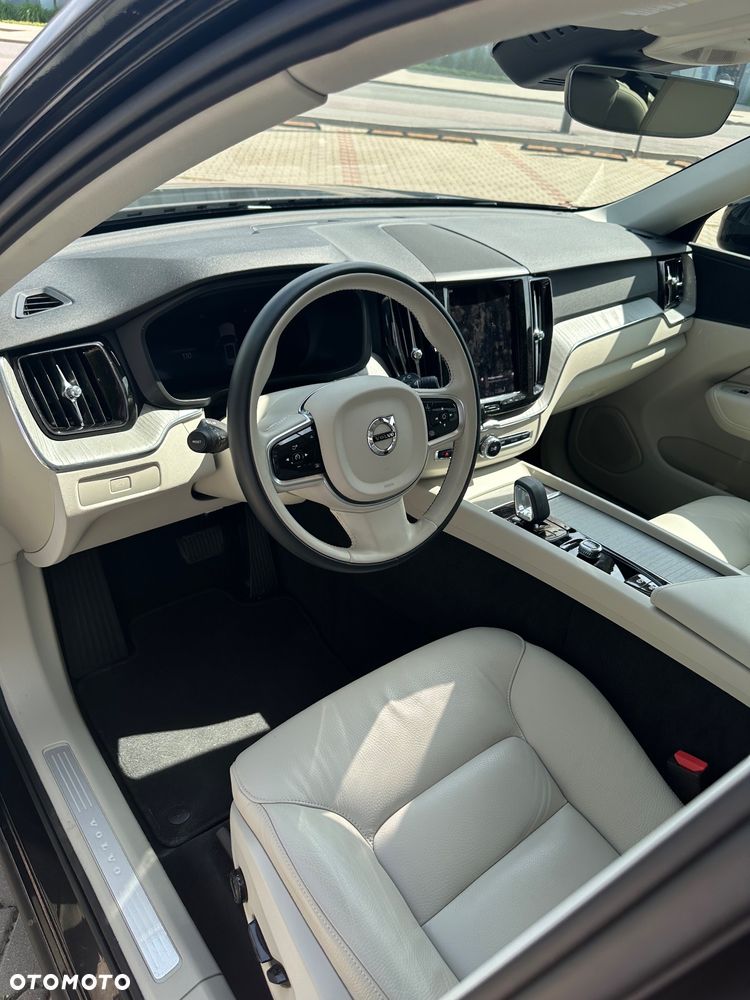 Volvo XC 60 B5 B AWD R-Design - 9