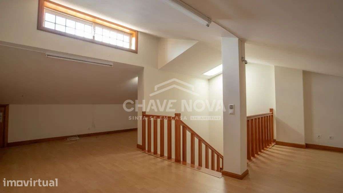 Moradia T3 com Jardim, Garagem e Vista Campo - S.M.FEIRA - Grande imagem: 3/32