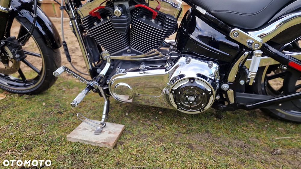 Harley-Davidson Softail Breakout - 13