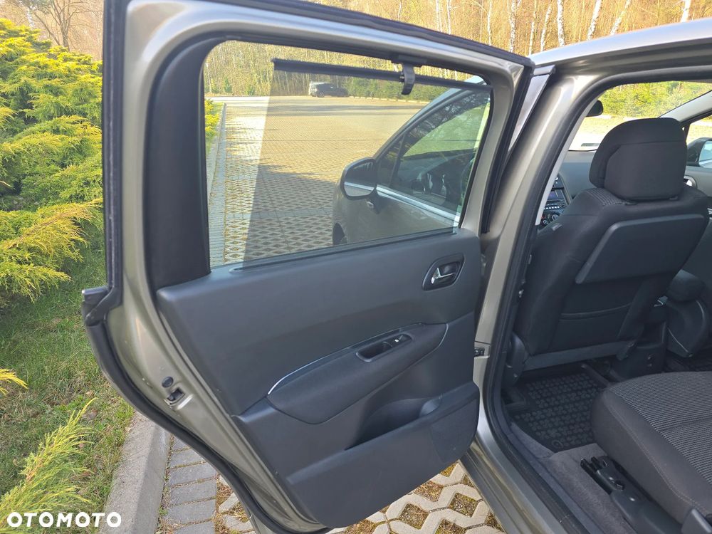 Peugeot 5008 - 26