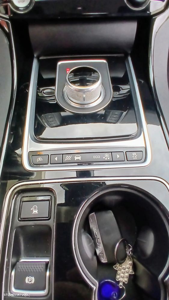 Jaguar XE 2.0 D Prestige Aut. - 15