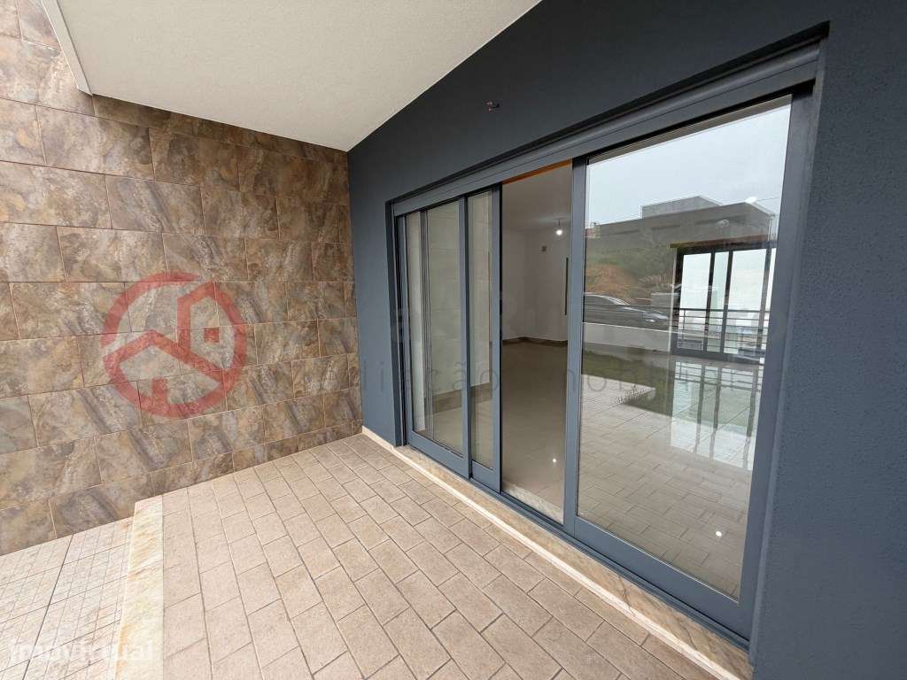 Moradia T5 remodelada no Feijó, Almada - Grande imagem: 5/55