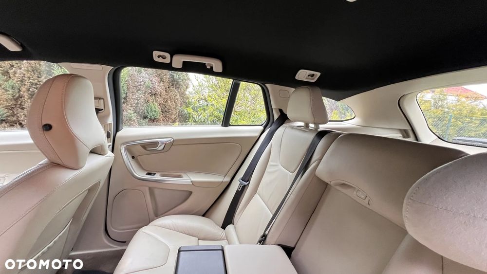 Volvo V60 DRIVe Summum - 25