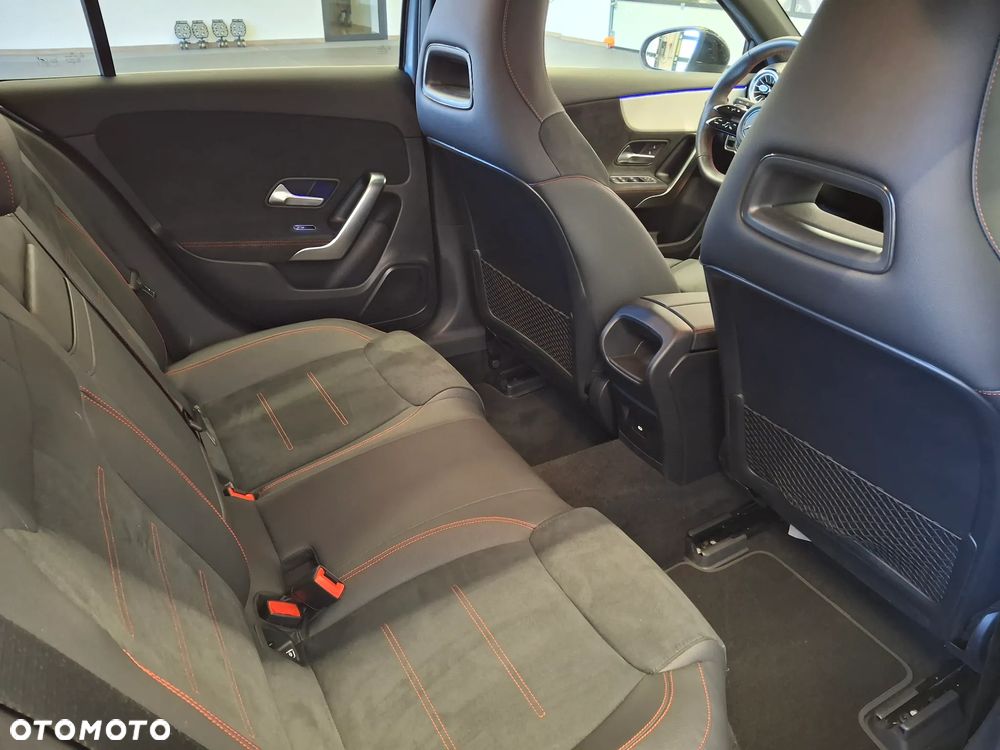 Mercedes-Benz Klasa A 200 AMG Line 7G-DCT - 27