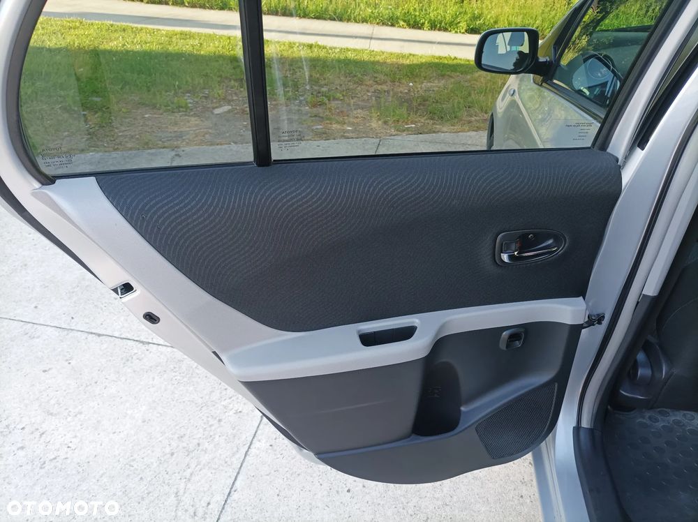 Toyota Yaris 1.33 VVT-i Executive - 18