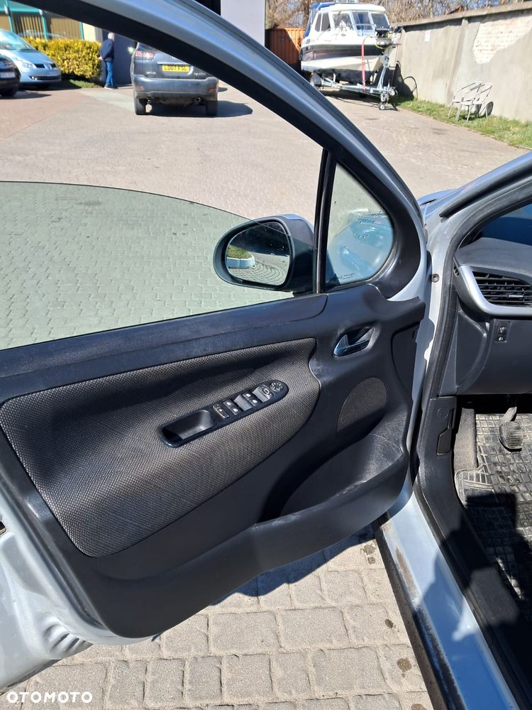 Peugeot 207 95 VTi Family - 6