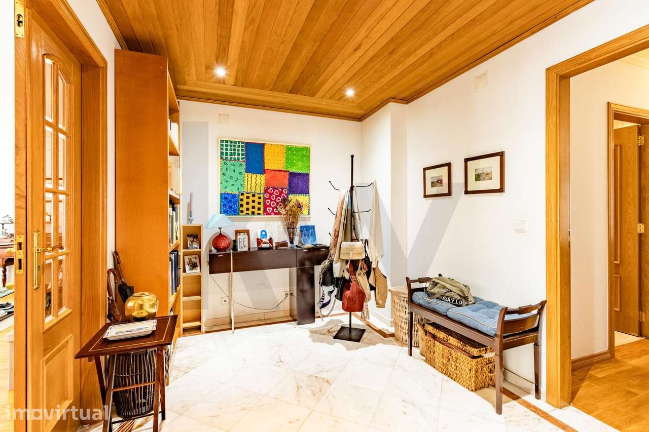 T3 com Garagem e Vista Desafogada em Alfragide – O Seu Novo Refúgio Ur - Grande imagem: 3/21
