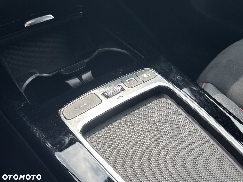 Mercedes-Benz CLA 200 4-Matic AMG Line 8G-DCT - 22