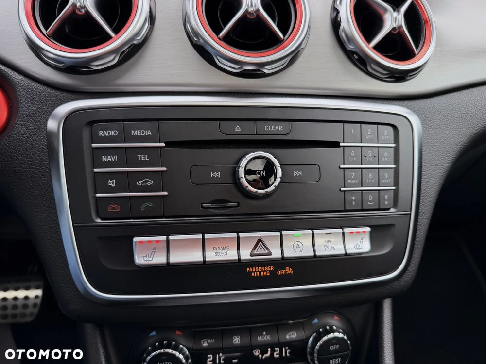 Mercedes-Benz GLA 200 7G-DCT AMG Line - 30