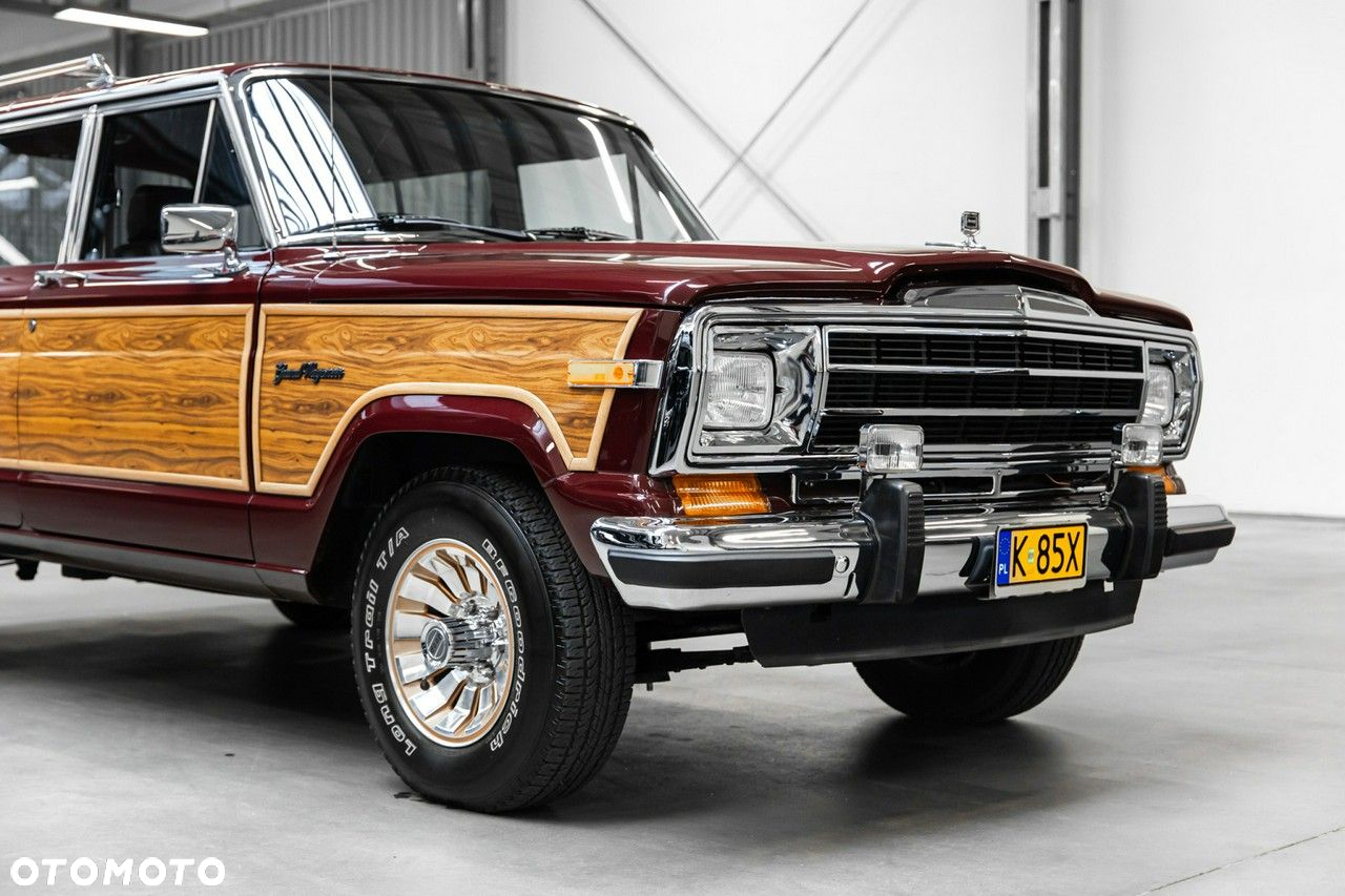 Jeep Wagoneer - 15