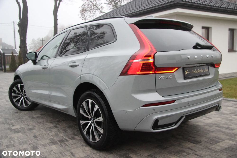 Volvo XC 60 B4 D Plus Dark - 20