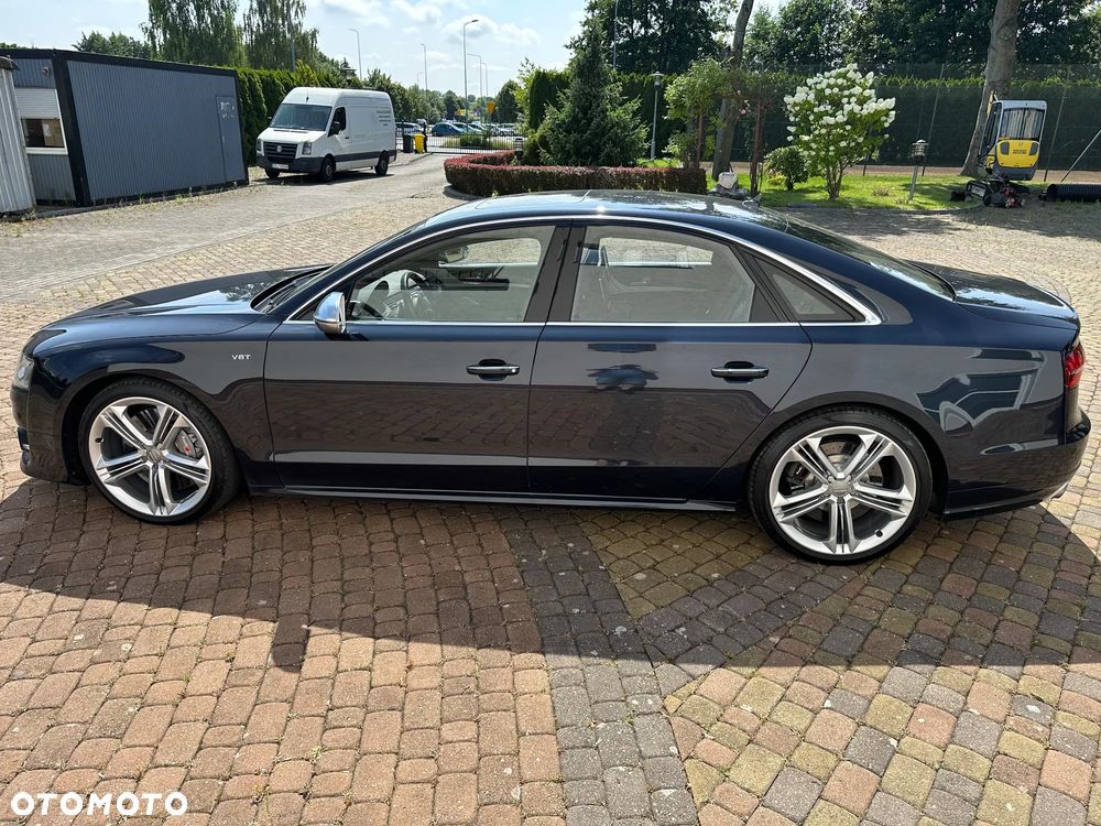 Audi S8 - 9