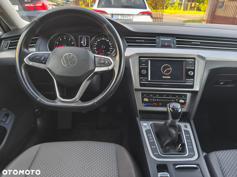 Volkswagen Passat - 14