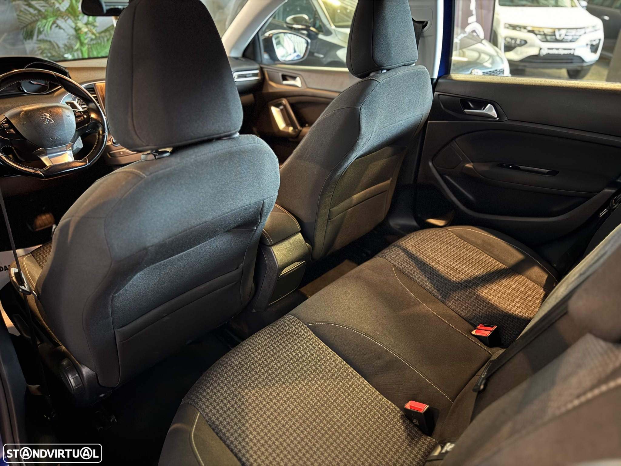 Peugeot 308 BlueHDi 130 EAT8 Style - 34