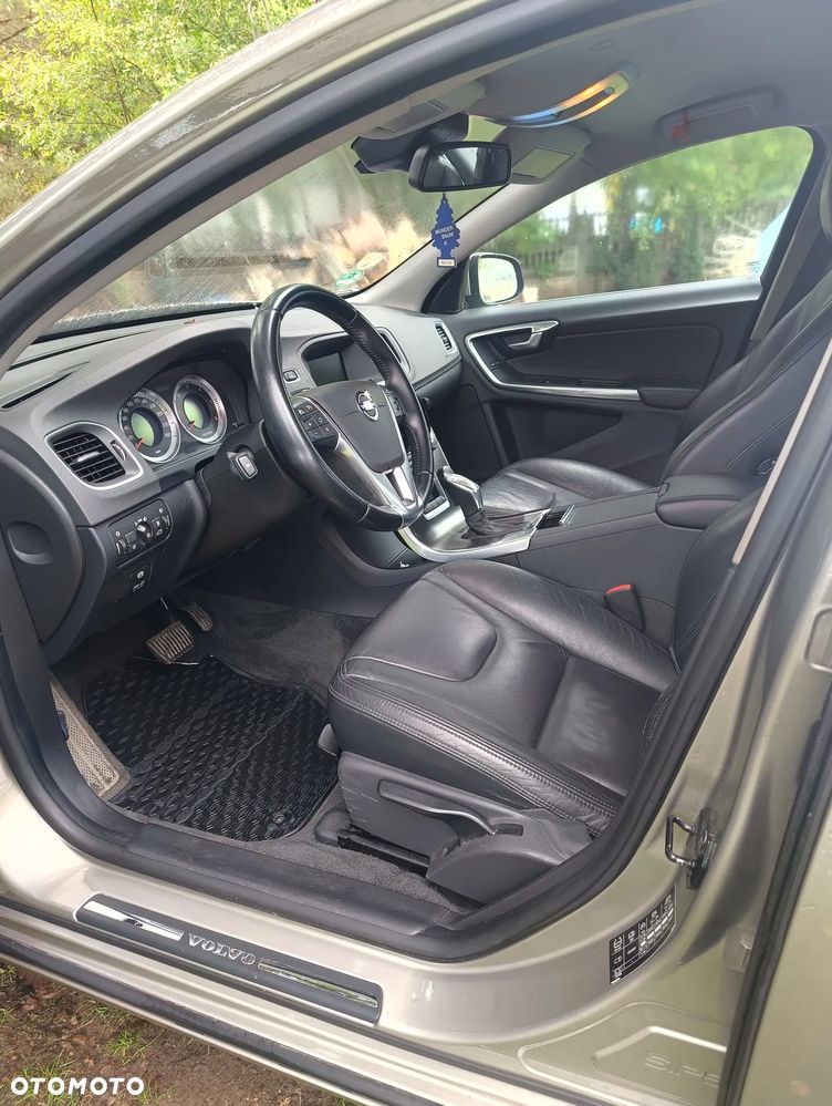 Volvo S60 D2 Summum - 9