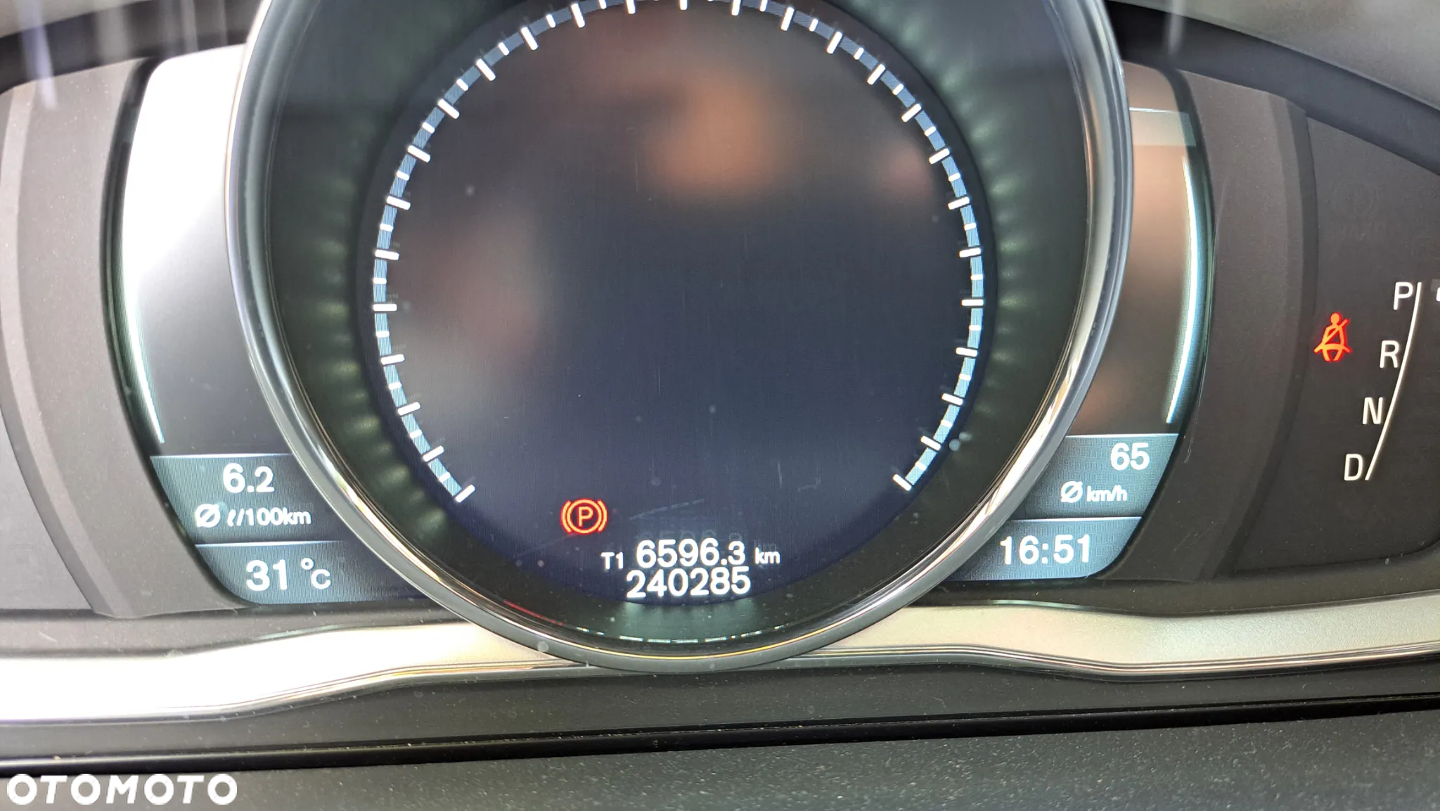 Volvo V60 D6 AWD Plug-in Hybrid R-Design Summum - 2