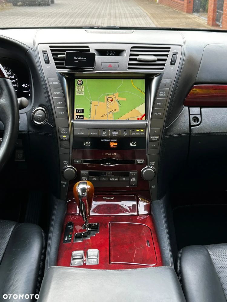 Lexus LS 600h L Prestige - 17