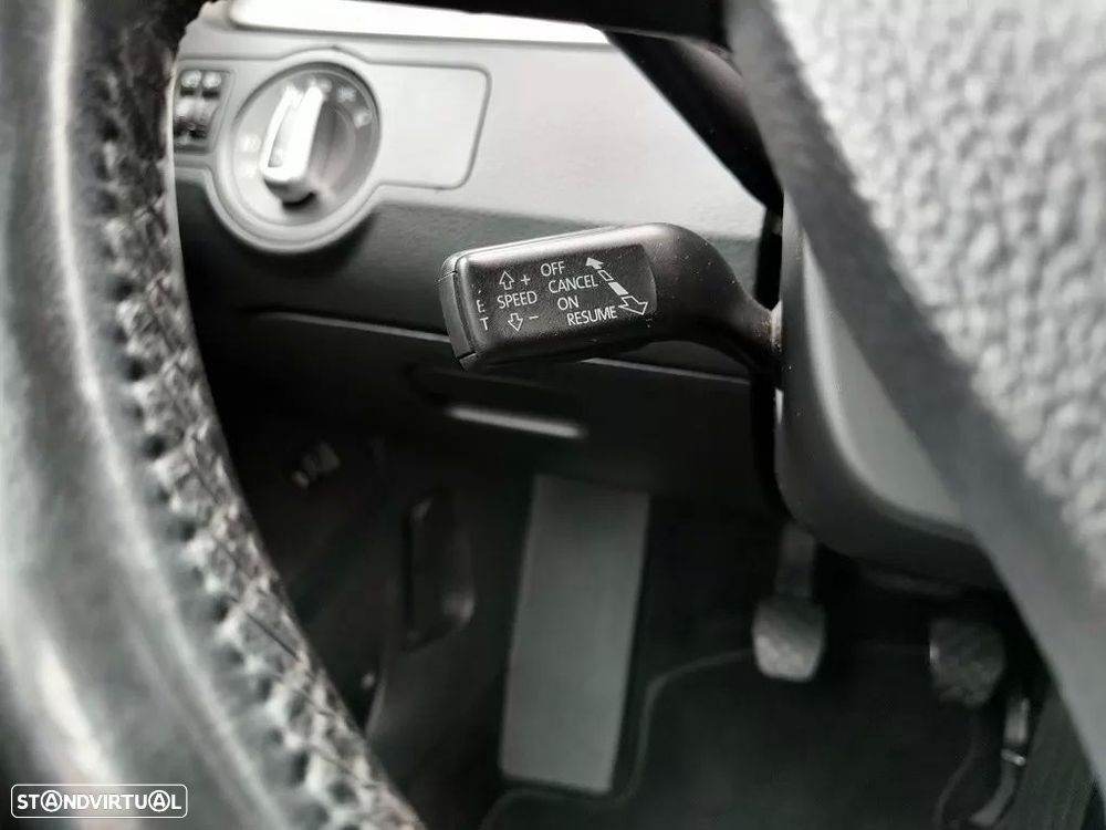 VW Passat 1.6 TDI BlueMotion - 25