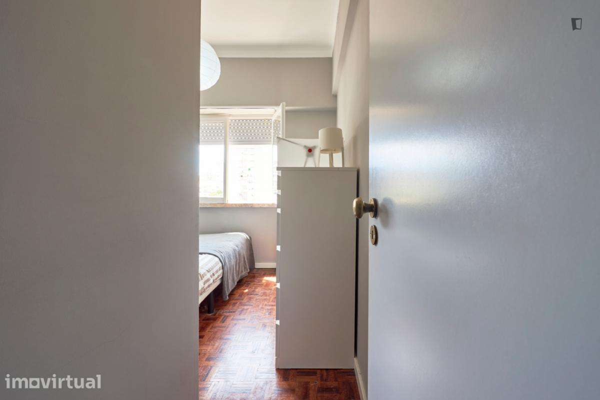 Quarto - localizado em Benfica Lisbon - Grande imagem: 2/33