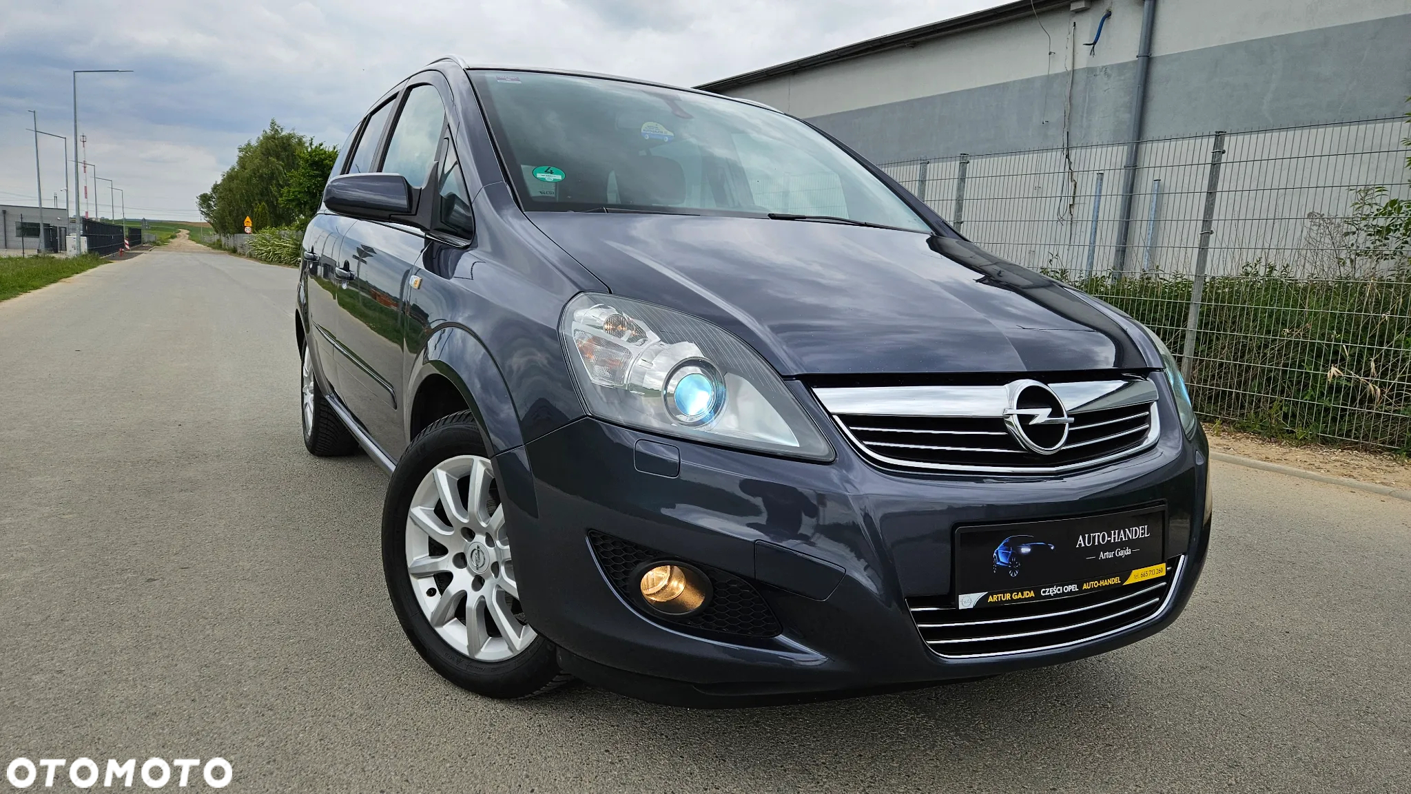 Opel Zafira 1.8 Cosmo - 2