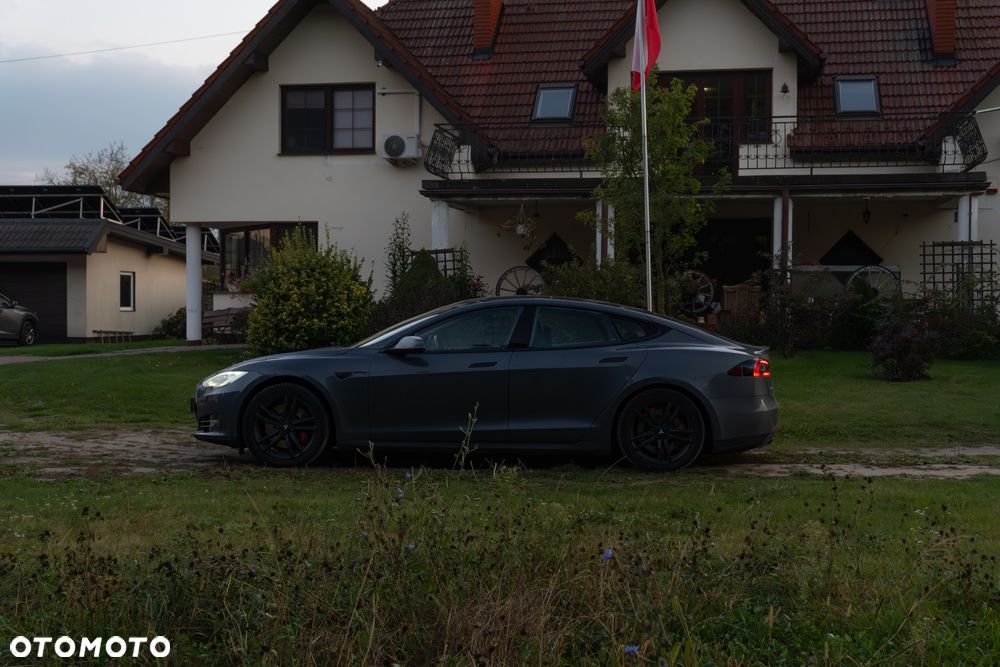 Tesla Model S - 15
