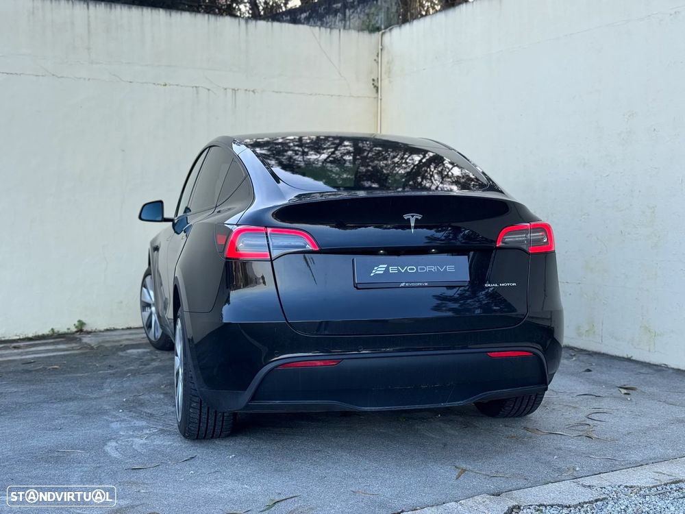 Tesla Model Y - 5