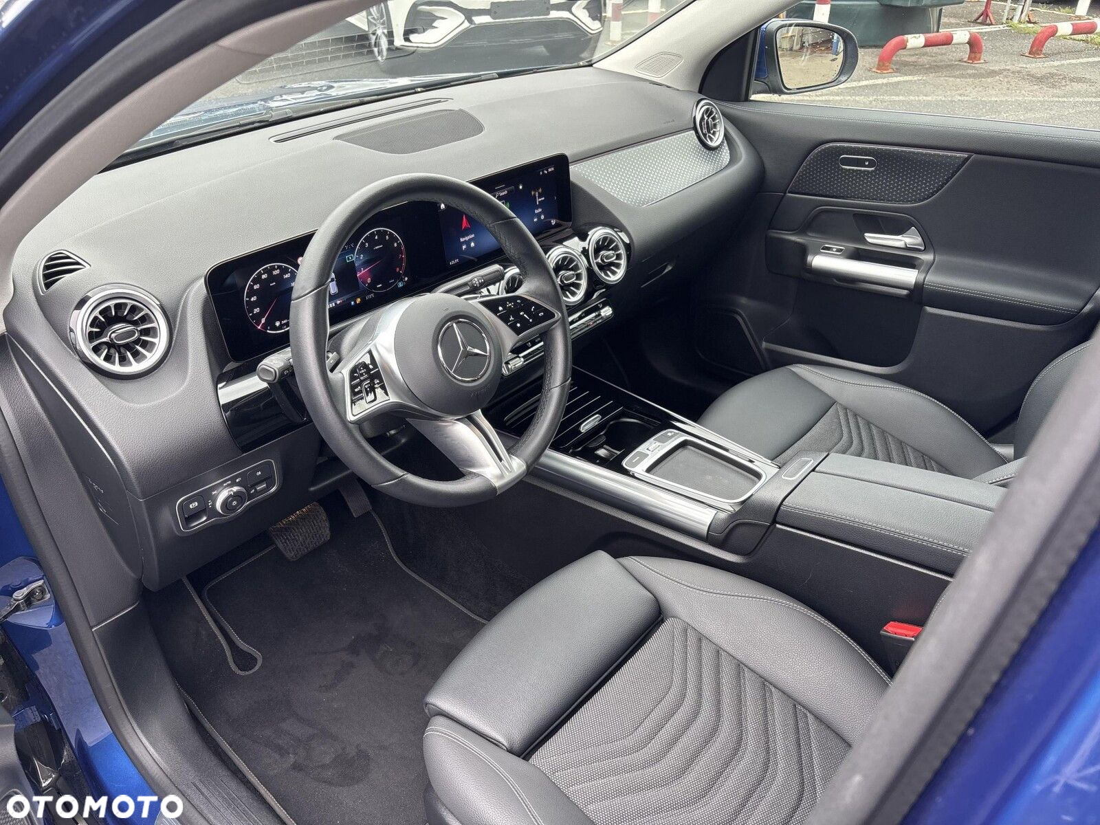 Mercedes-Benz GLA - 13