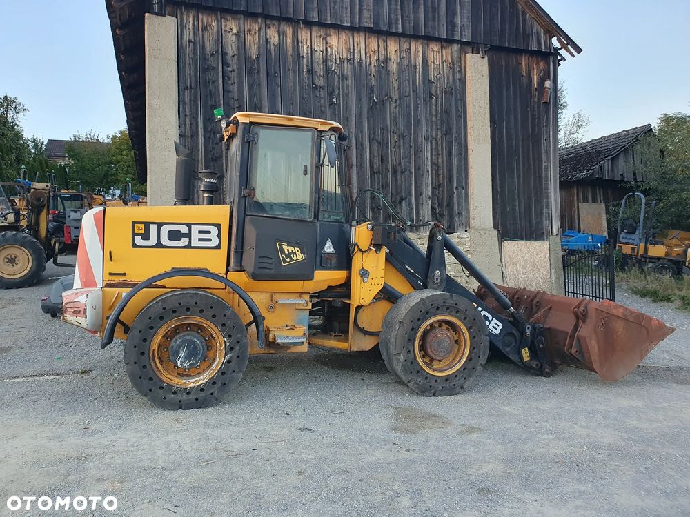 JCB - 10