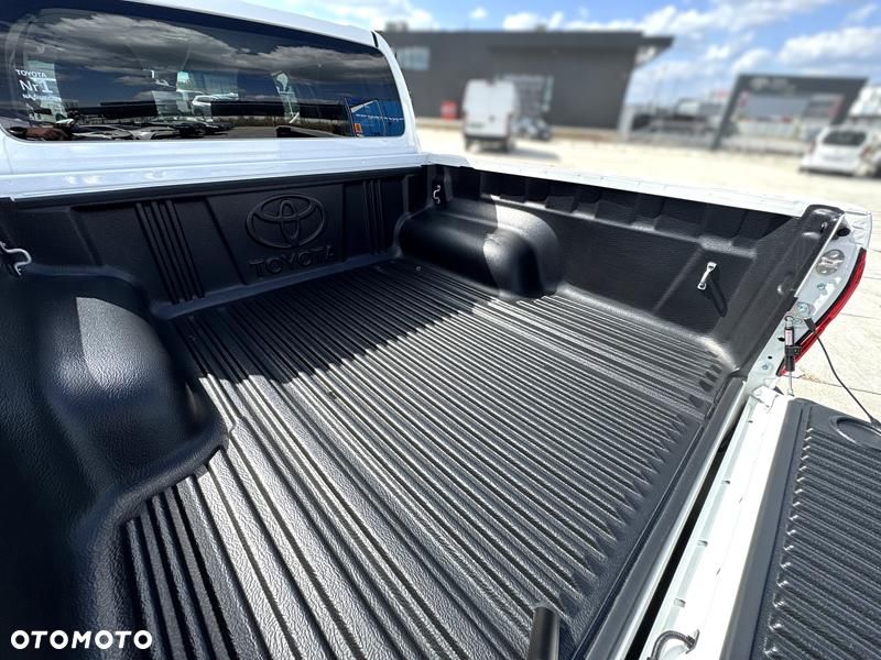 Toyota Hilux - 30