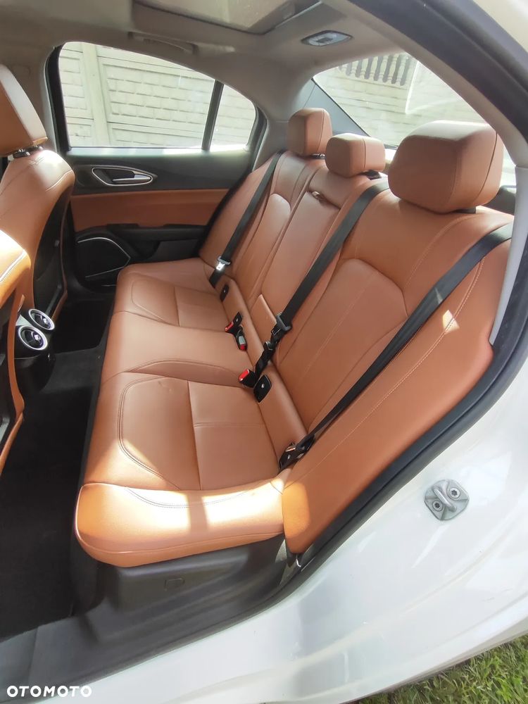 Alfa Romeo Giulia 2.0 Turbo 16V AT8-Q4 Ti - 17