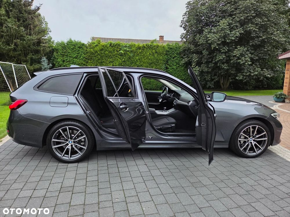 BMW Seria 3 330i Touring xDrive Sport Line - 13