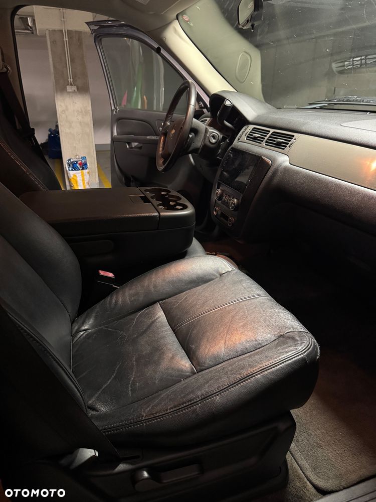 Chevrolet Suburban - 27