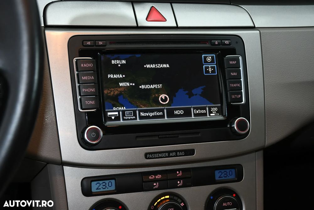 Volkswagen Passat 2.0 TDI Highline - 16