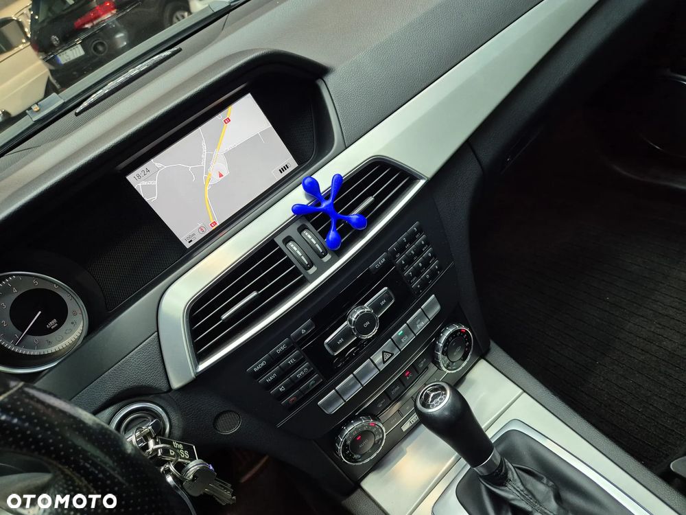Mercedes-Benz Klasa C 200 T CGI Automatik BlueEFFICIENCY Avantgarde - 30
