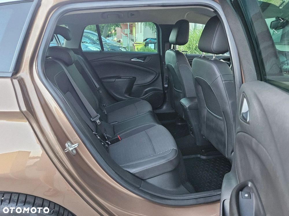 Opel Astra 1.6 BiTurbo D (CDTI) Start/Stop Innovation - 11
