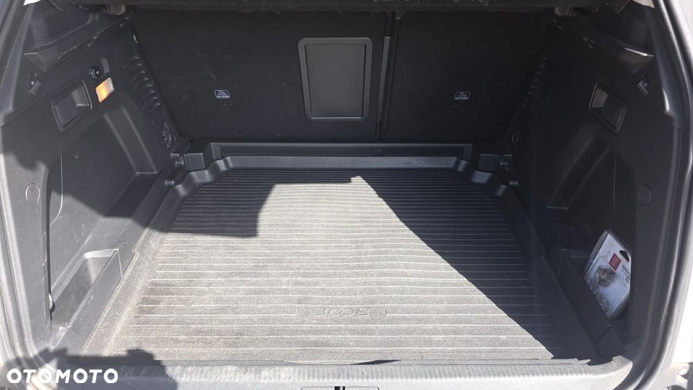 Peugeot 3008 1.2 PureTech Allure S&S - 33