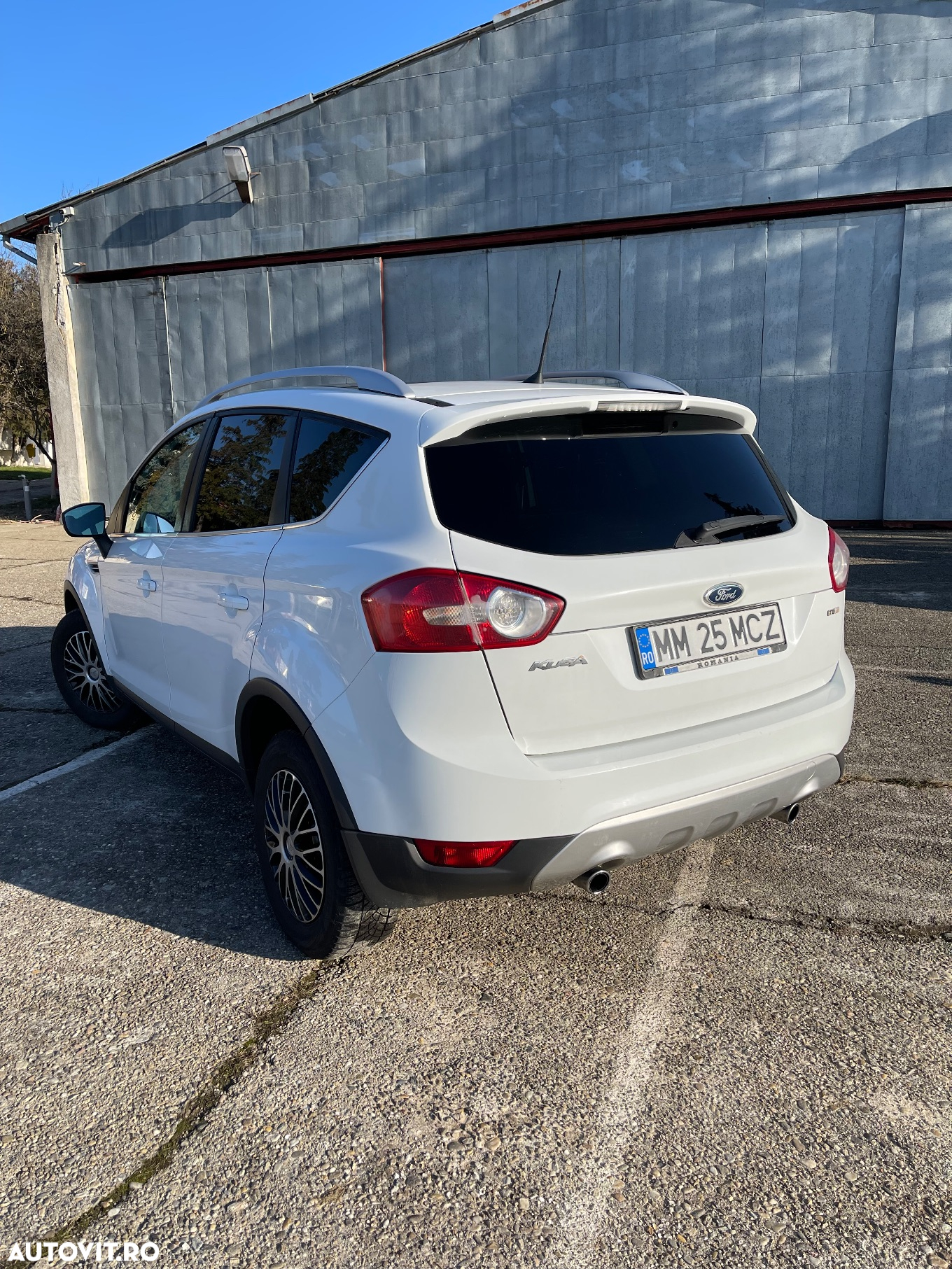 Ford Kuga 2.0 TDCi 2x4 Titanium - 6
