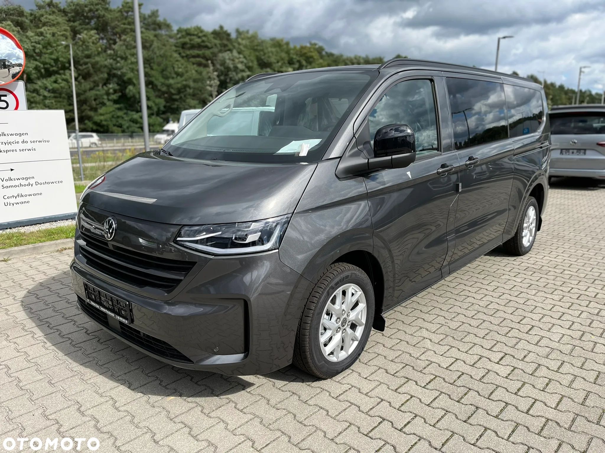 Volkswagen Caravelle - 1