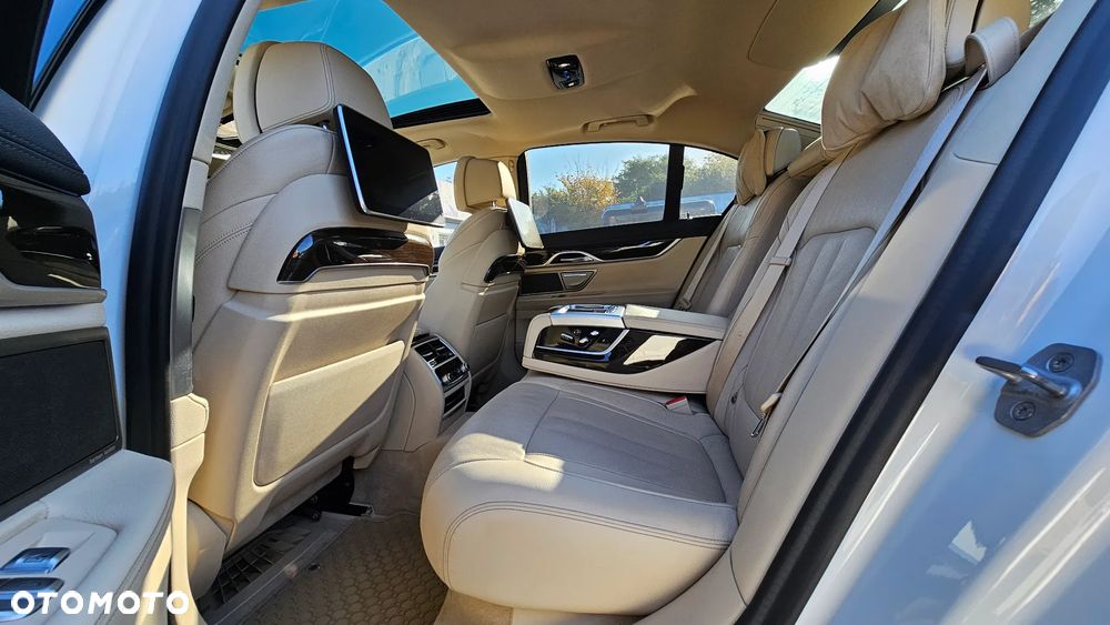 BMW Seria 7 730d xDrive - 24